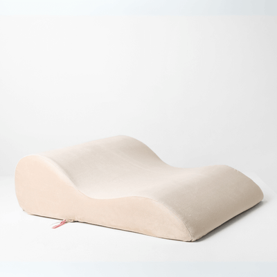 Side view of Bumpy Cuddles intimacy pillow in beige by Girls Get Off – ergonomic sex pillow designed to make sex feel more pleasurable by angling the pelvis in a way that allows for direct and constant G-spot stimulation.
