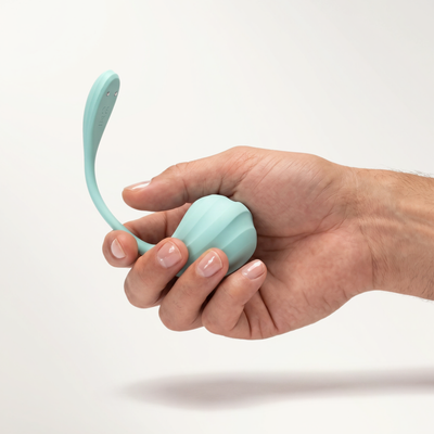 Satisfyer Smooth Petal - Mint - USB Rechargeable Wearable Stimulator with App Control